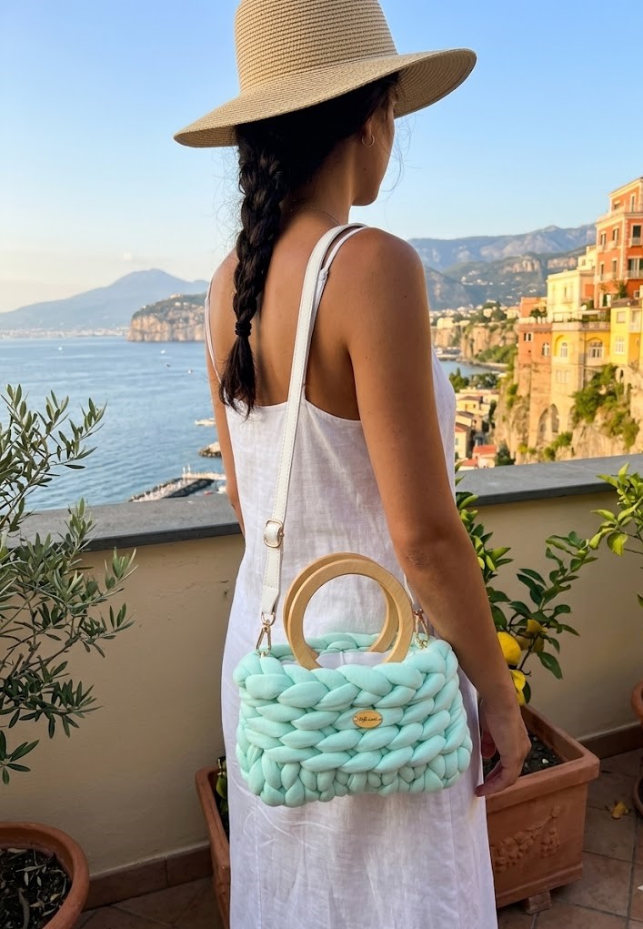 ##Le Sorrento – Borsa in Maglia Chunky & Legno Chiaro##